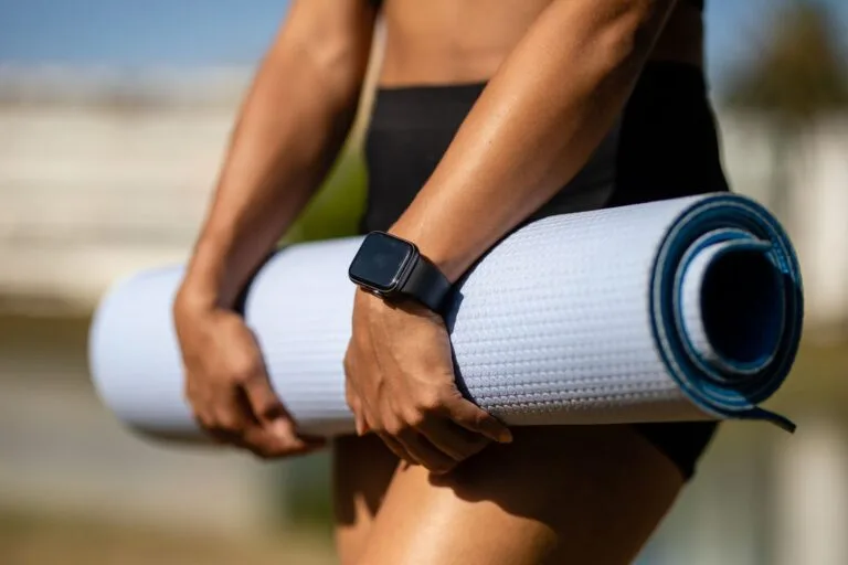 Whoop Band vs Apple Watch for CrossFit Training: Durability and Workout Tracking Compared