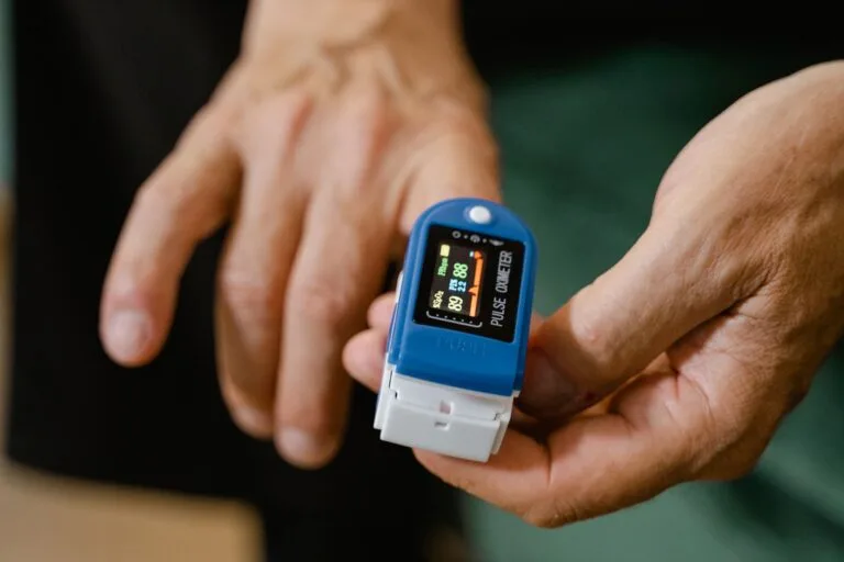 Best Blood Oxygen Monitors for Athletes: 7 Wearables Ranked by Accuracy and Features