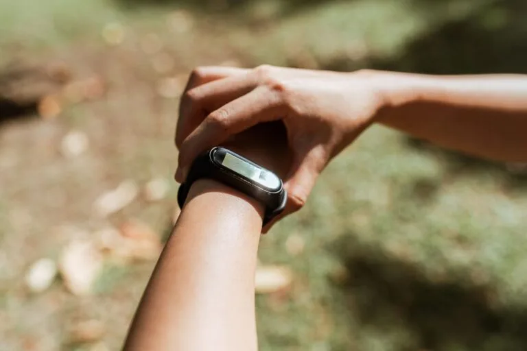 Possible topics: smartwatches, fitness trackers, AR/VR, health wearables. Use 2026 year. Example titles: - pulsegearreviews