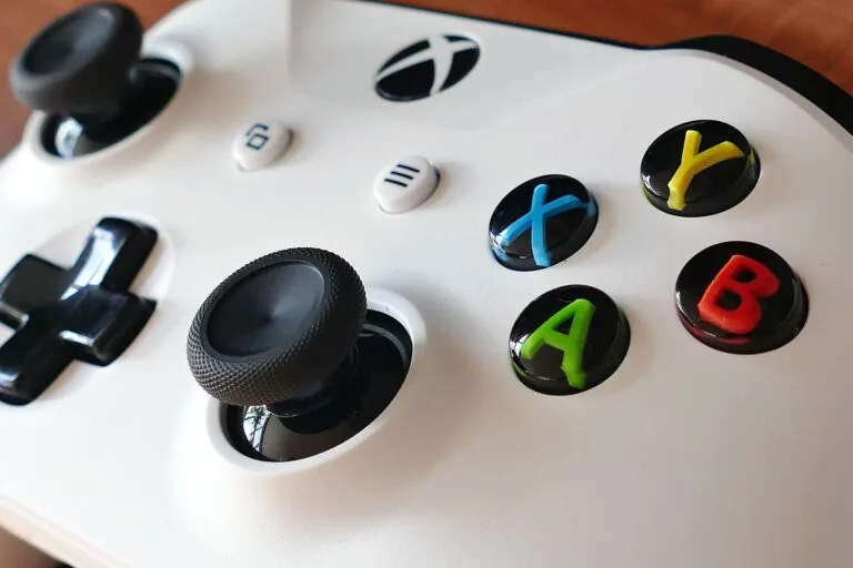 Xbox vs PlayStation controller comparison (comparison) - pulsegearreviews
