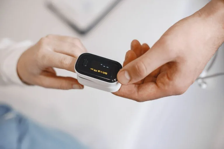 A clean product photo illustrating 2026's pulse oximeters tested expert picks accuracy at home.